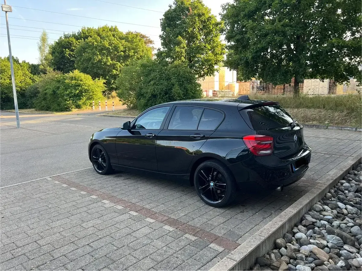 Gebraucht BMW 114 102 PS (75 kW) 2014 Schwarz Kleinwagen