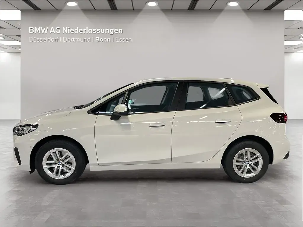 Gebraucht BMW 218 Active Tourer 136 PS (100 kW) 2023 Weiß Van / Kleinbus