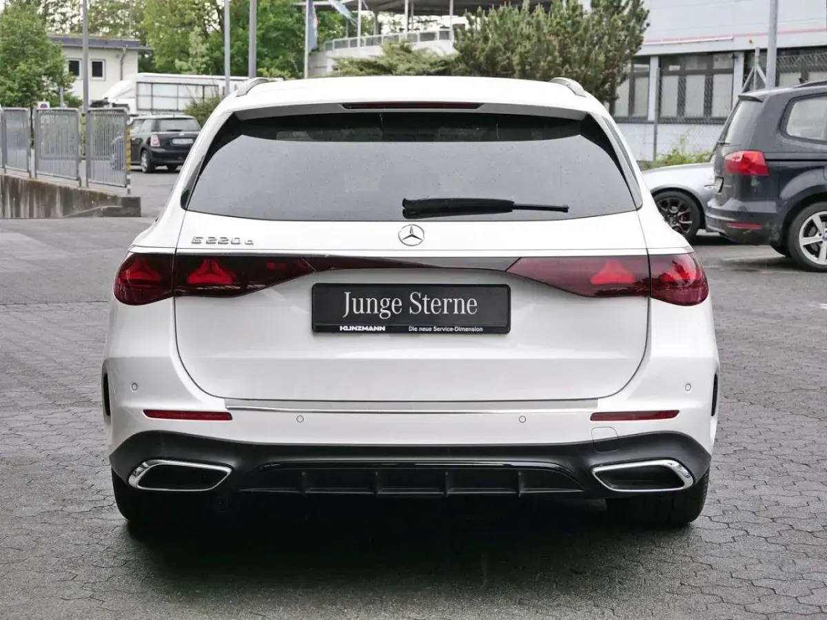 Gebraucht Mercedes E220 AMG 197 PS (144 kW) 2025 Polarweiss Kombi