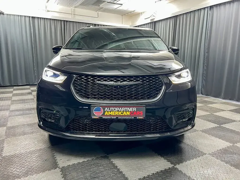 Neu Chrysler Pacifica 291 PS (214 kW) 2026 Schwarz Van