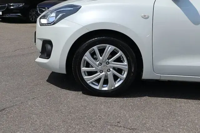 Gebraucht Suzuki Swift 83 PS (61 kW) 2023 Weiß Kleinwagen