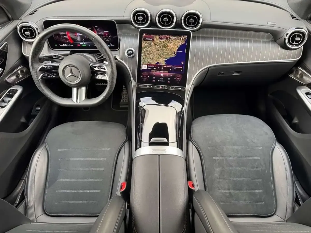 Gebraucht Mercedes GLC300e AMG 197 PS (144 kW) 2024 Grau Coupé