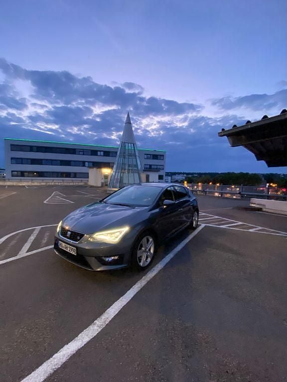 Grau Gebraucht 2016 Seat Leon FR Limousine | 10.600 € (Fairer Preis) - Bild 1/4
