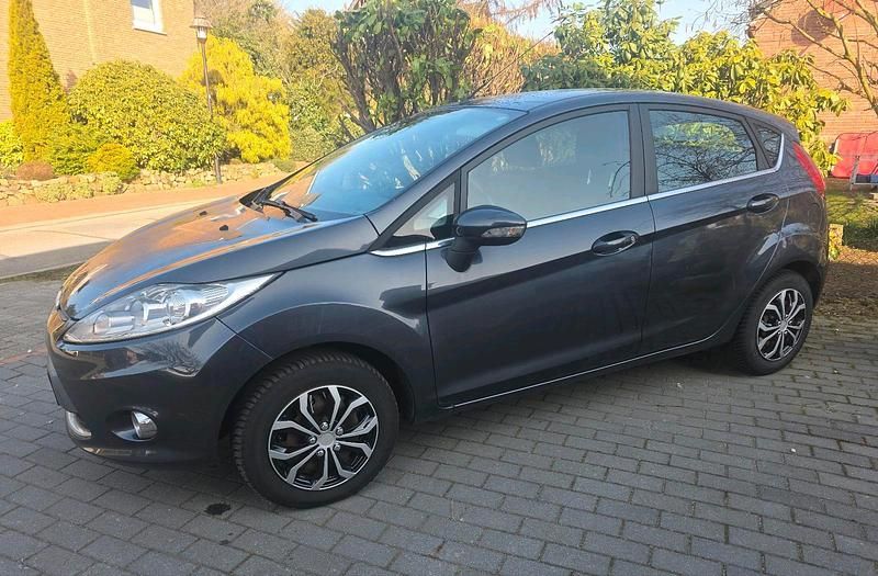 Gebraucht Ford Fiesta Titanium 82 PS (60 kW) 2009 Grau Kleinwagen