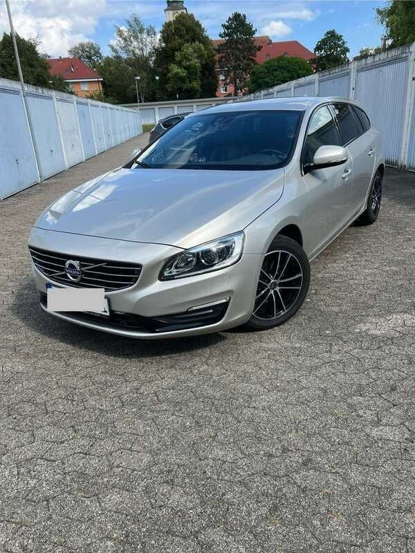 Gebraucht 2016 Volvo V60 Linje Svart Kombi | 14.500 € (Guter Preis) - Bild 1/4