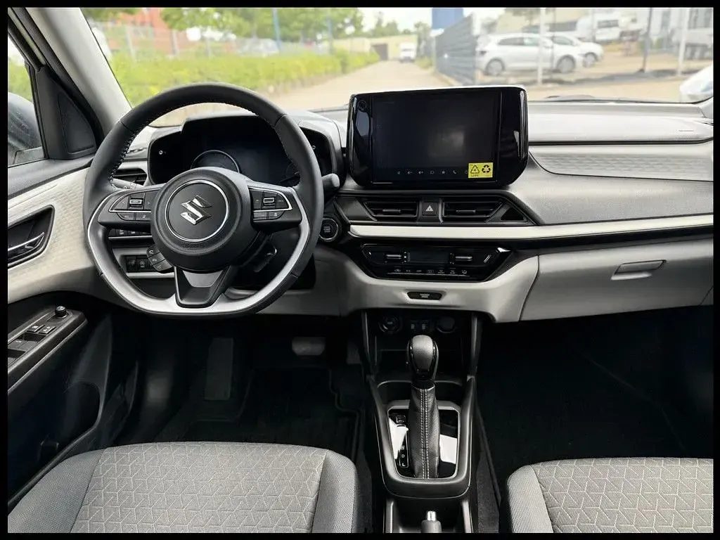 Neu Suzuki Swift Comfort 83 PS (61 kW) 2025 Weiß Kleinwagen