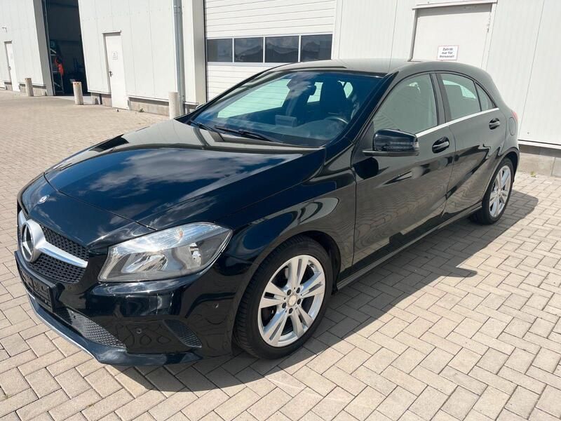 Schwarz Gebraucht 2016 Mercedes A180 Urban Kleinwagen | 14.450 € (Fairer Preis) - Bild 1/4