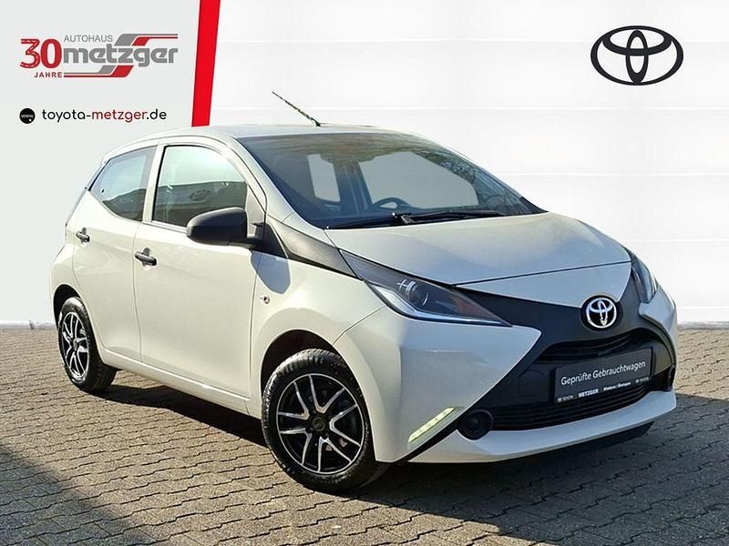 Gebraucht Toyota Aygo 69 PS (50 kW) 2018 Weiß Kleinwagen