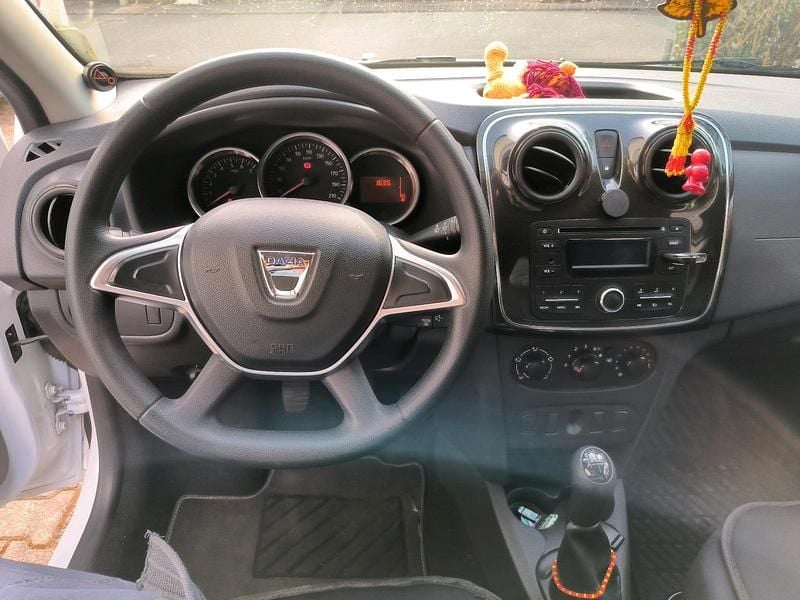 Gebraucht Dacia Sandero Acces 73 PS (53 kW) 2019 Weiß Kleinwagen