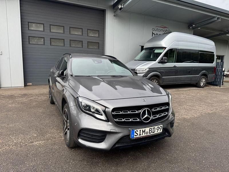 Grau Gebraucht 2019 Mercedes GLA220 AMG SUV | 24.950 € (Fairer Preis) - Bild 1/4