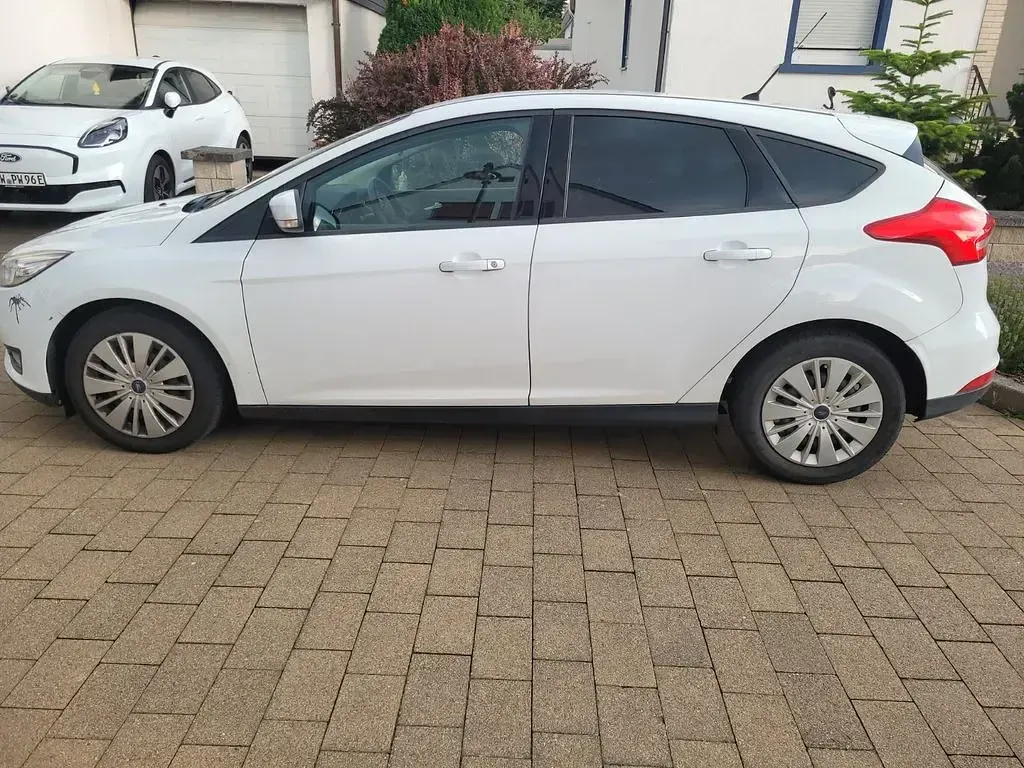 Gebraucht Ford Focus Trend 95 PS (69 kW) 2015 Weiß Limousine