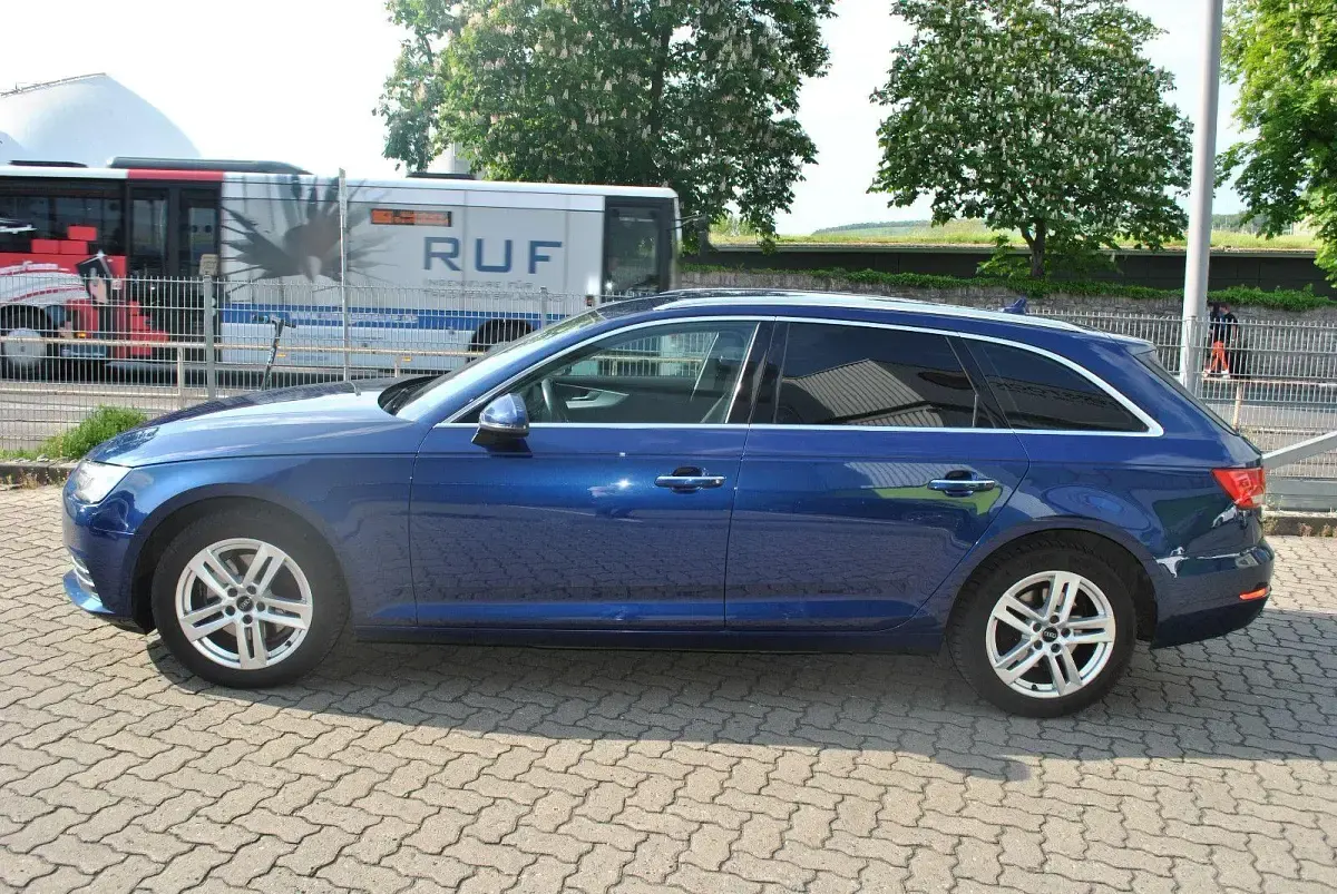 Gebraucht Audi A4 150 PS (110 kW) 2017 Blau Kombi
