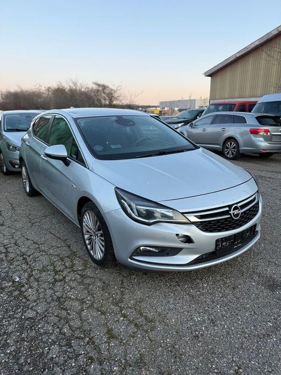 Gebraucht Opel Astra 101 PS (74 kW) 2016 Silber Limousine