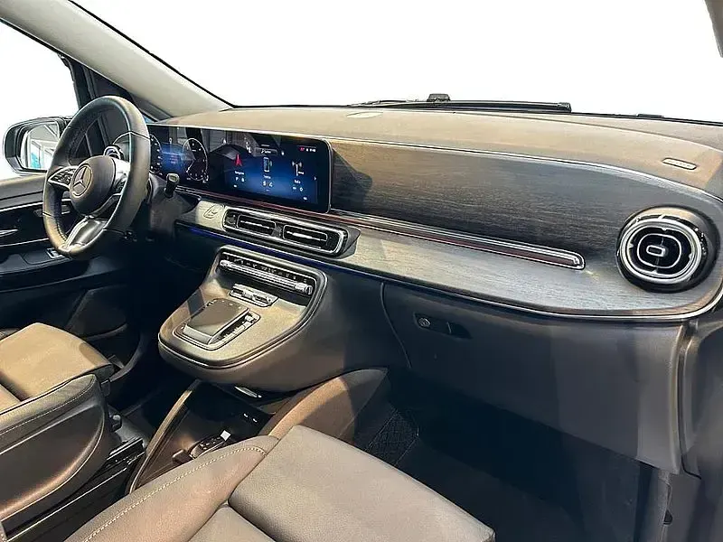 Gebraucht Mercedes V300 237 PS (174 kW) 2025 Obsidianschwarz metallic Van / Kleinbus
