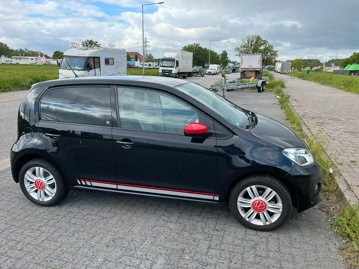 Second-hand VW up! Beats 60 CP (44 kW) 2020 Negru Hatchback