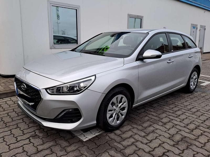 Silber Gebraucht 2020 Hyundai i30 Trend Kombi | 12.500 € (Superpreis) - Bild 1/4
