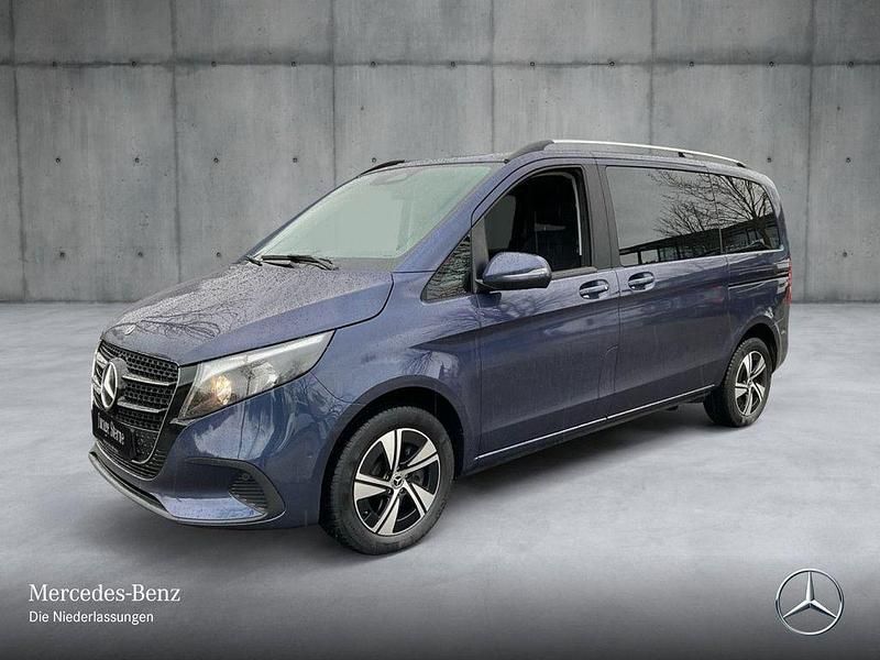 Gebraucht Mercedes V220 163 PS (119 kW) 2025 Blau Van / Kleinbus