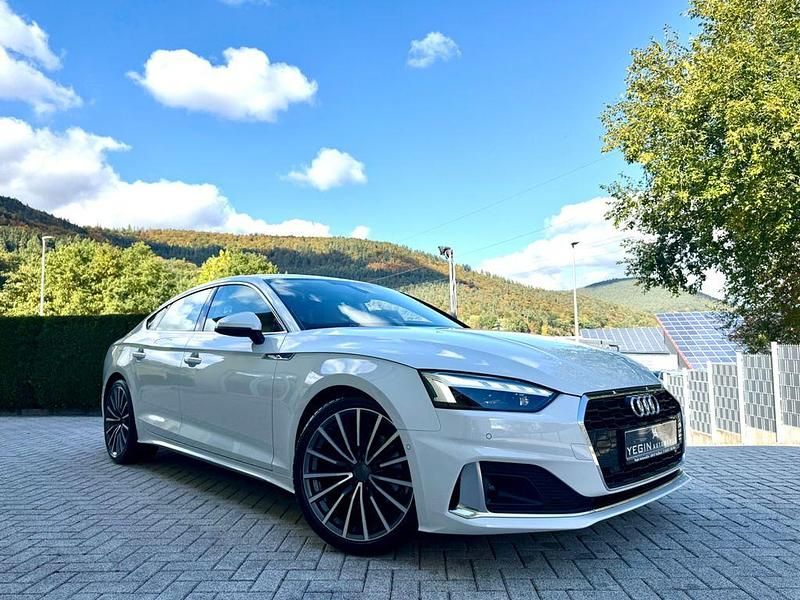 Weiß Gebraucht 2020 Audi A5 Sportback Sport Kleinwagen | 26.990 € (Guter Preis) - Bild 1/4