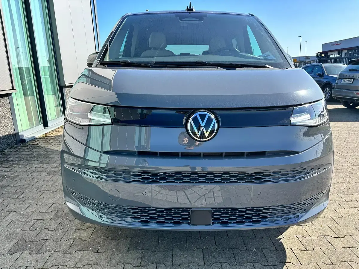 Gebraucht VW Multivan Pro 150 PS (110 kW) 2026 Unilackierung puregrey Van / Kleinbus