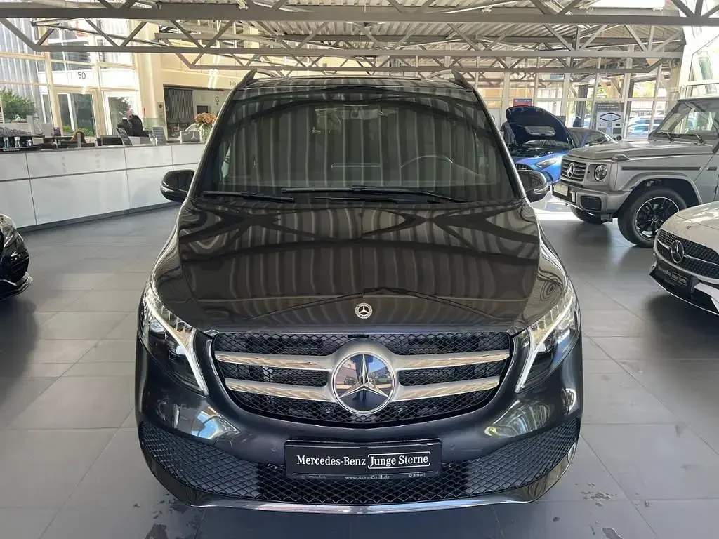 Gebraucht Mercedes V300 237 PS (174 kW) 2023 Graphitgrau metallic Van / Kleinbus