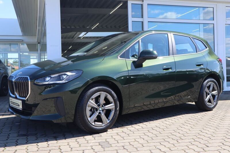 Sanremo green Gebraucht 2024 BMW 218 Active Tourer Van / Kleinbus | 31.490 € (Superpreis) - Bild 1/4