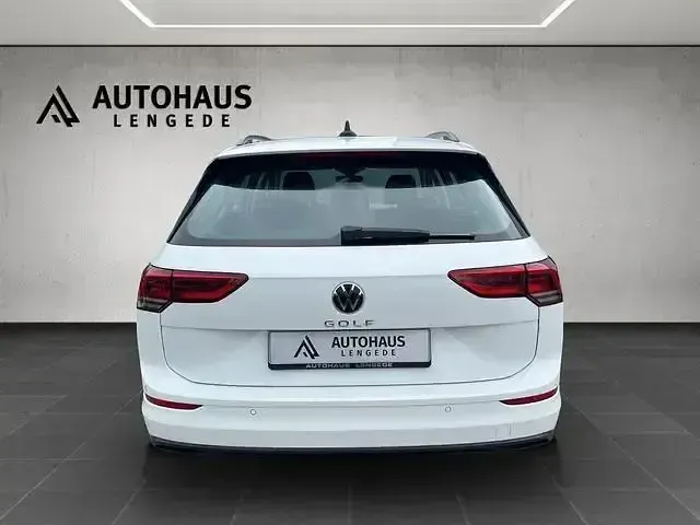 Gebraucht VW Golf VIII Basis 110 PS (80 kW) 2022 Weiß Limousine