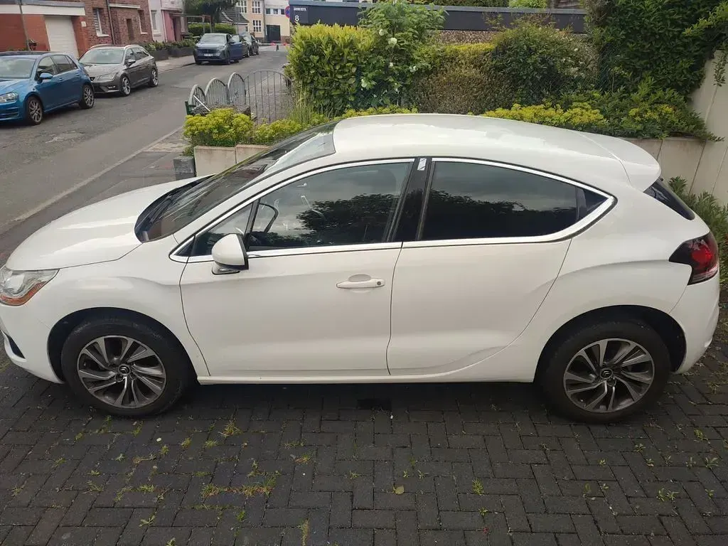 Gebraucht Citroën DS4 Chic 120 PS (88 kW) 2012 Weiß Kleinwagen