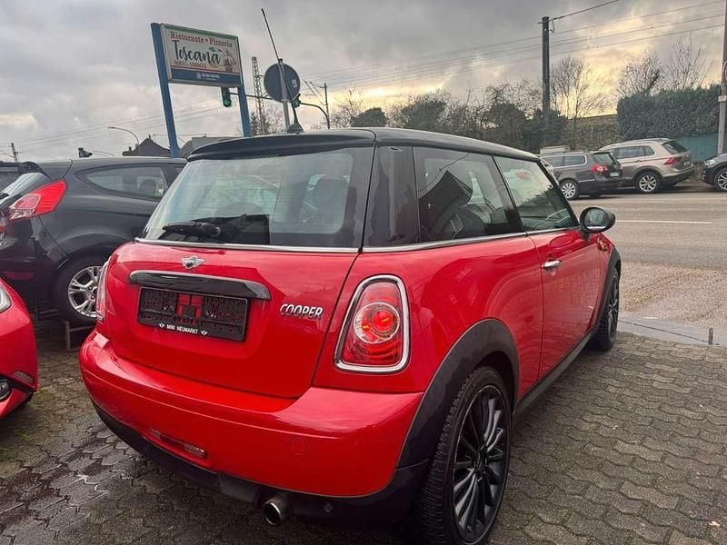 Gebraucht Mini Cooper 122 PS (89 kW) 2011 Rot Kleinwagen