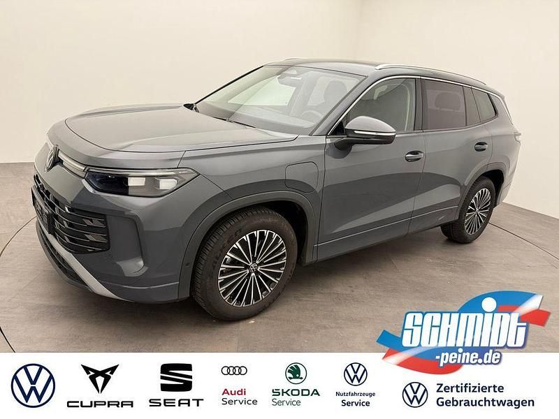 Grau Gebraucht 2025 VW Tayron IQ Drive SUV | 48.900 € - Bild 1/4