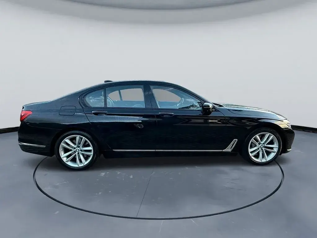 Gebraucht BMW 740 326 PS (239 kW) 2019 Schwarz Limousine