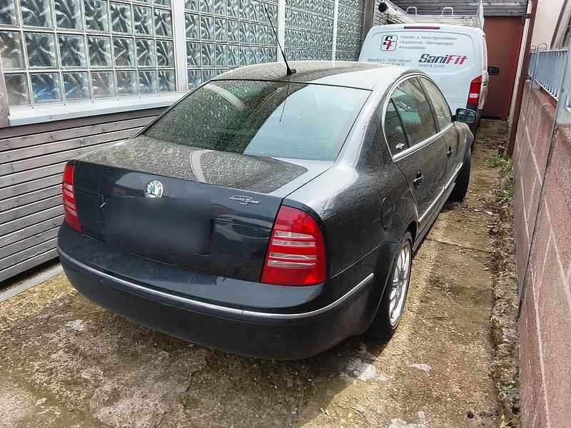 Second-hand Skoda Superb 2005 Negru Berlinǎ