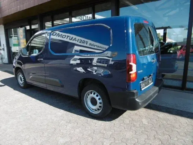 Gebraucht Opel Combo Basis 102 PS (75 kW) 2024 Blau Van / Kleinbus