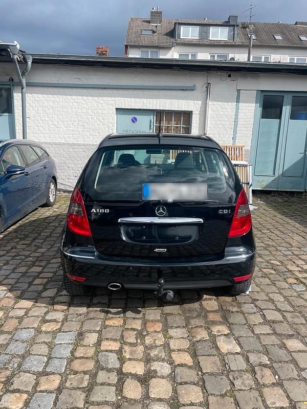 Gebraucht Mercedes A180 109 PS (80 kW) 2009 Schwarz Kleinwagen