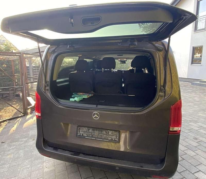 Gebraucht Mercedes V220 163 PS (119 kW) 2015 Braun Van / Kleinbus