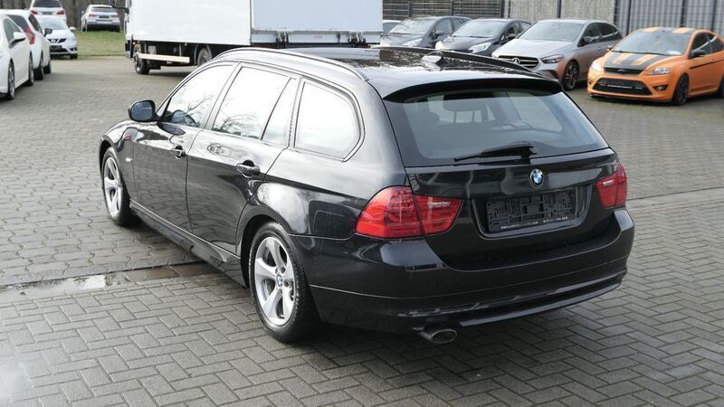Gebraucht BMW 320 Efficient Dynamics 163 PS (119 kW) 2012 Black sapphire metallic Kombi