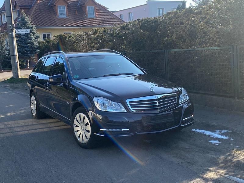 Gebraucht Mercedes C180 156 PS (114 kW) 2011 Schwarz Kombi