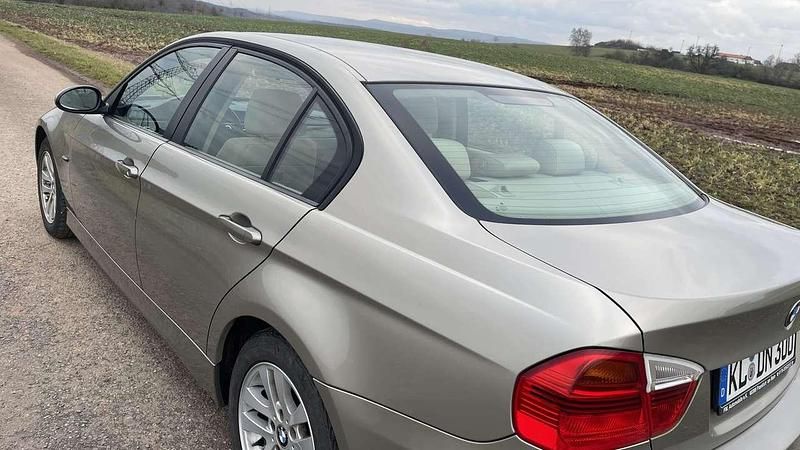 Gebraucht BMW 318 129 PS (94 kW) 2007 Gold Limousine