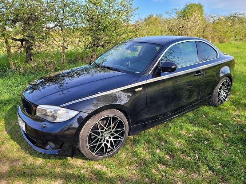 Schwarz Gebraucht 2013 BMW 118 Coupé Lifestyle Coupé | 5.900 € (Fairer Preis) - Bild 1/4
