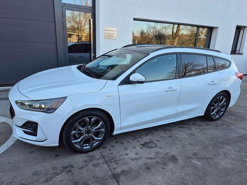 Gebraucht Ford Focus ST-Line X 155 PS (114 kW) 2024 Frozen white Kombi