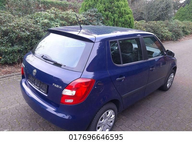 Gebraucht Skoda Fabia Ambition 60 PS (44 kW) 2013 Blau Kleinwagen