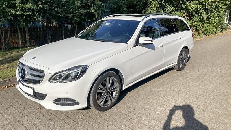Weiß Gebraucht 2016 Mercedes E220 Kombi | 17.600 € (Guter Preis) - Bild 1/4