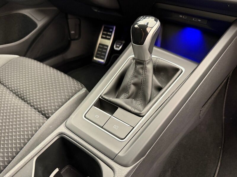 Gebraucht VW Golf VIII Active 150 PS (110 kW) 2022 Weiß Kleinwagen