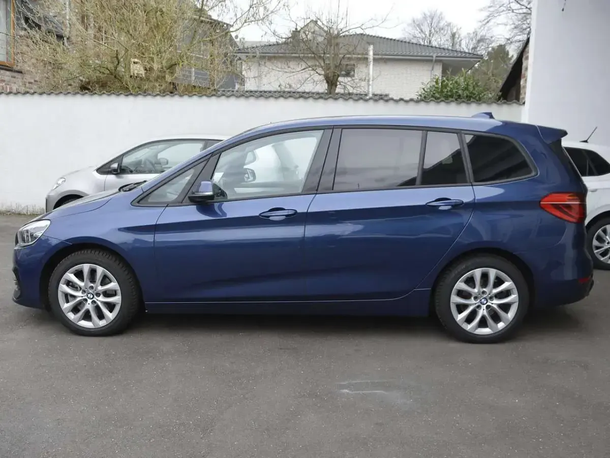 Gebraucht BMW 218 Gran Tourer Advantage 150 PS (110 kW) 2022 Phytonicblau metallic Van / Kleinbus