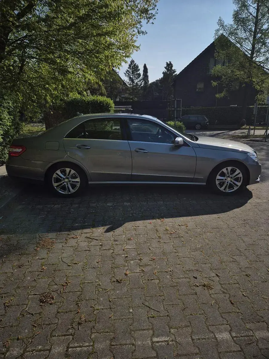 Gebraucht Mercedes E220 Avantgarde 170 PS (125 kW) 2013 Silber Limousine