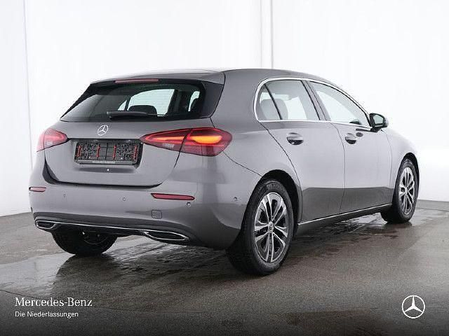 Mountain grau Gebraucht 2024 Mercedes A180 Progressive Limousine | 28.490 € (Guter Preis) - Bild 1/4