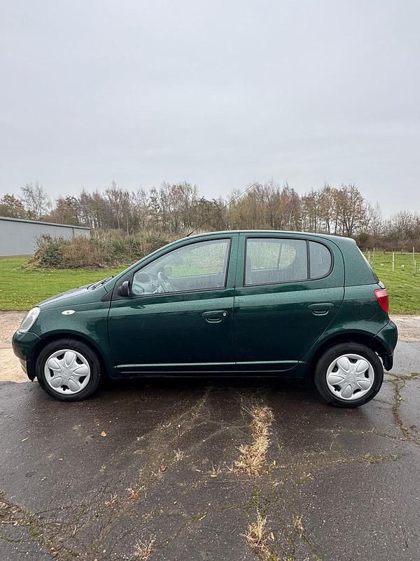 Grün Gebraucht 2002 Toyota Yaris Kleinwagen | 1.600 € (Guter Preis) - Bild 1/4