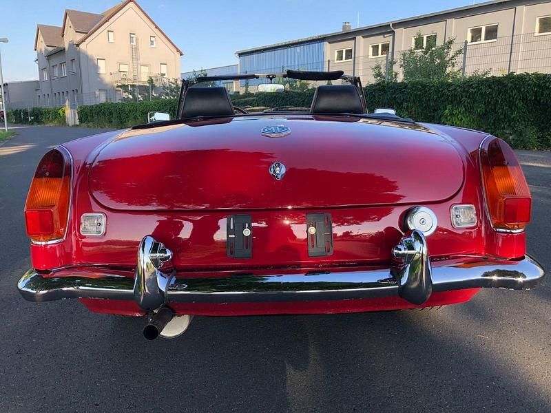 Używany MG B 86 KM (63 kW) 1972 Czerwony Kabriolet