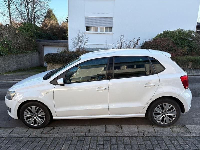 Weiß Gebraucht 2013 VW Polo Life Kleinwagen | 5.000 € (Guter Preis) - Bild 1/4