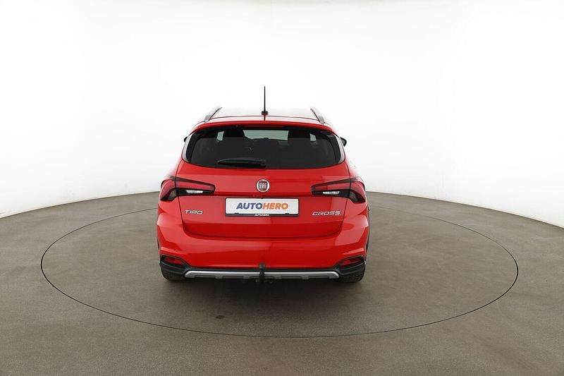 Usado Fiat Tipo Red 131 CV (96 kW) 2022 Rojo Familiar
