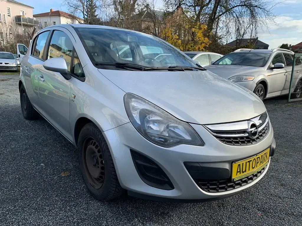 Usado Opel Corsa 87 HP (63 kW) 2014 Prateado Citadino
